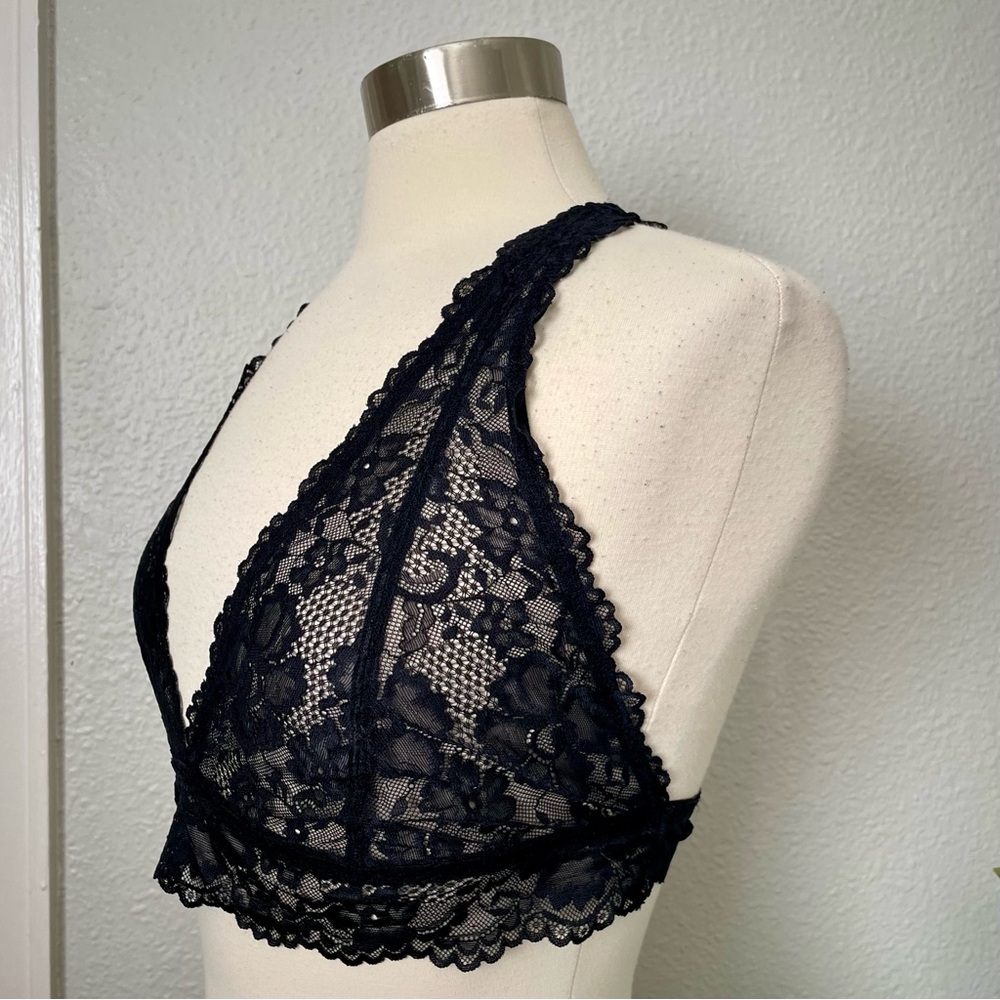 Savage X Fenty Black Lace Bra Bralette Plunging V-Neck and Wide Straps Large?